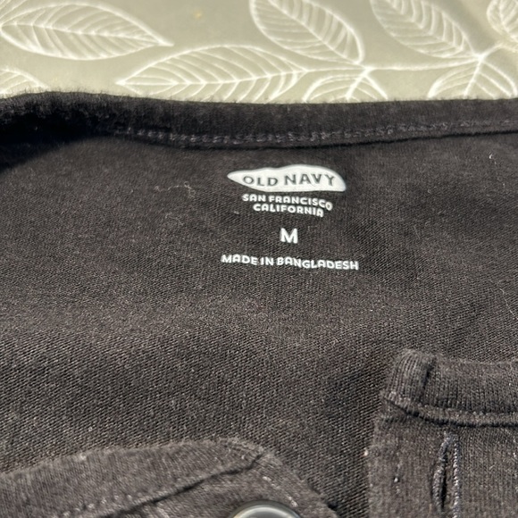 Men’s Old Navy Long Sleeve T-Shirt. - Picture 3 of 4